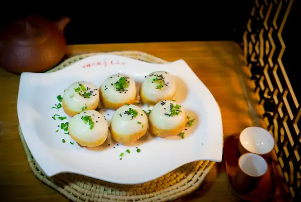 Pan-Fried Buns Topped with Scallions
